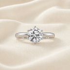 Anillo de moissanita con solitario